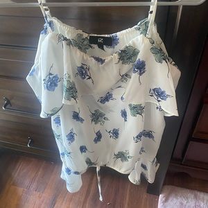 beautiful blouse cl fits more like a large